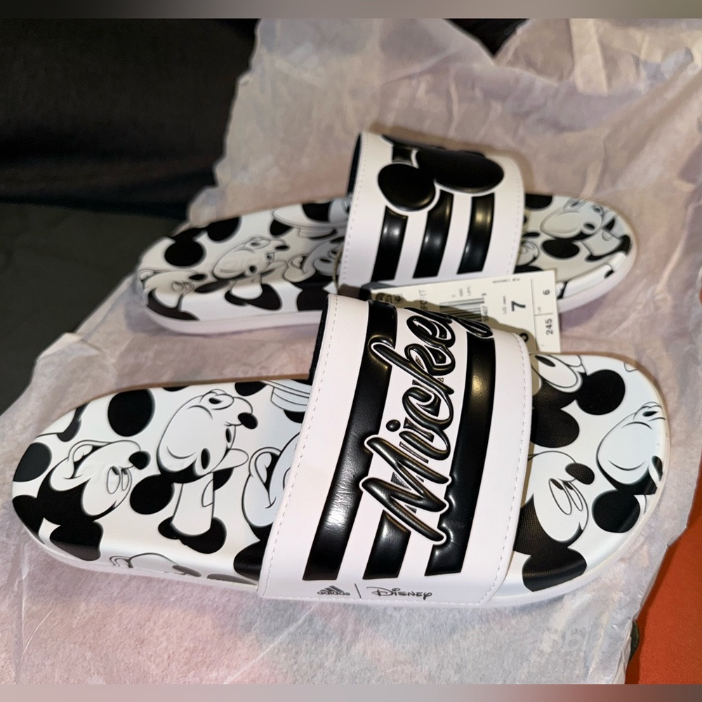 NWT- Adidas x Disney Adilette Comfort Comfort Slide GW1057 - Picture 3 of 12